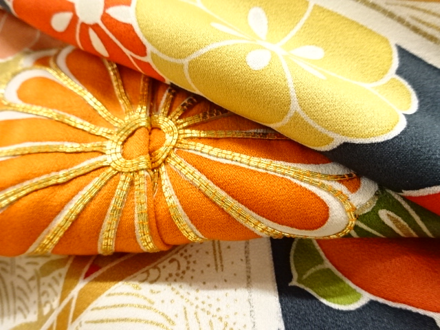  アンティーク　作家物　松竹梅に鶴模様刺繍掛下・中着セット